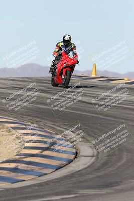media/Dec-01-2025-Moto Forza (Mon) [[2daa91e15f]]/2-Intermediate Group/Session 2 (Turns 9 and 10)/